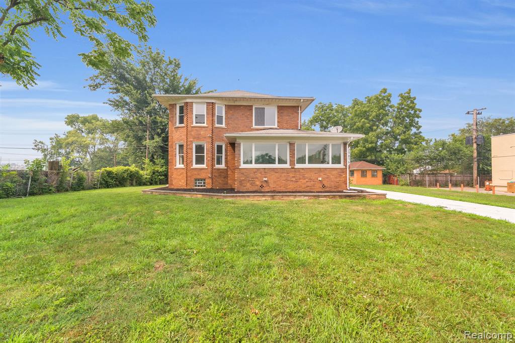 29016 Ford Road — photo