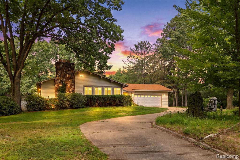 1215 Oakwood Road — photo