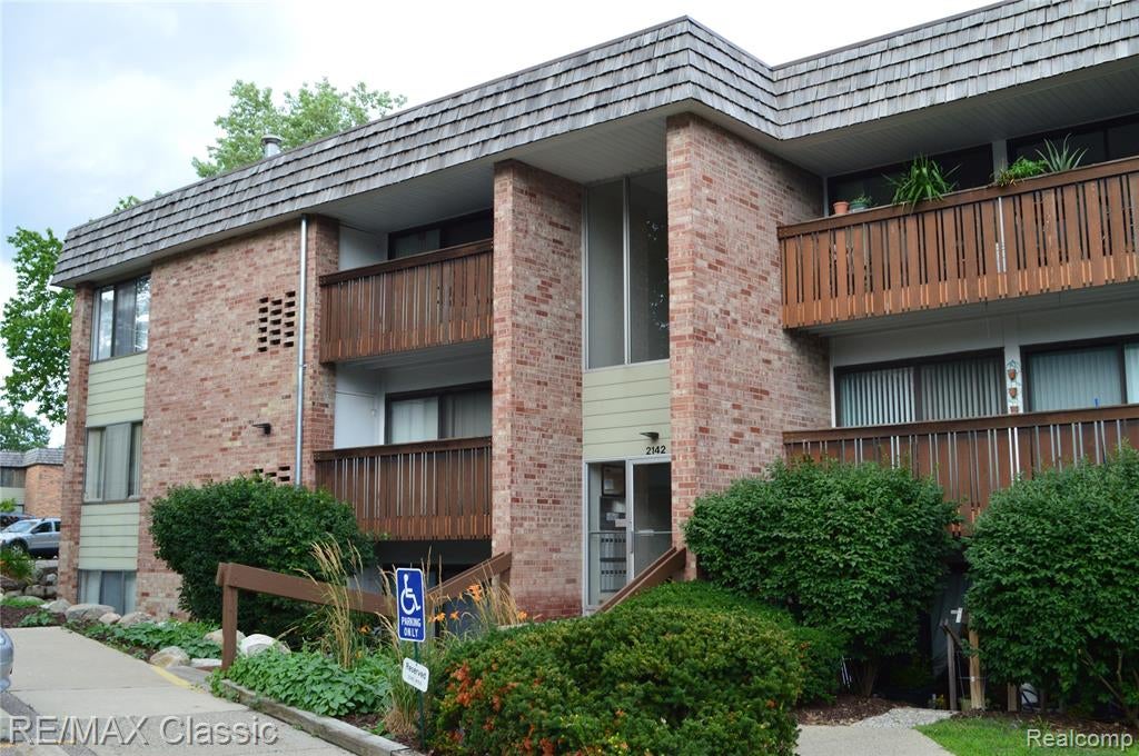 2142 Pauline Boulevard — photo