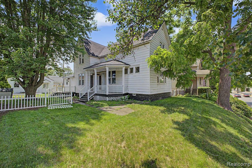 725 Eureka Road — photo