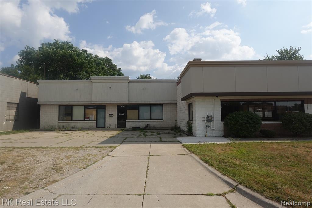 9 Mile Road — photo