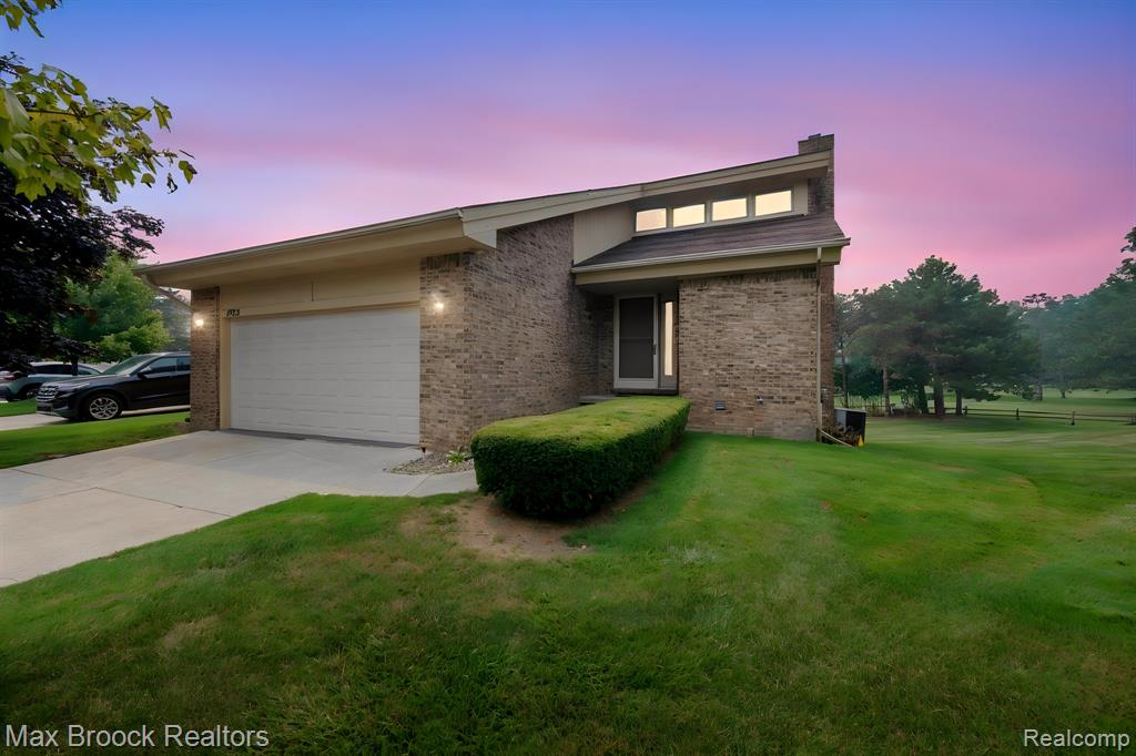 4723 Fairway Court — photo
