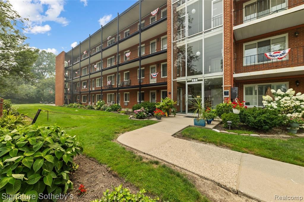 2820 Woodslee Drive 205 — photo
