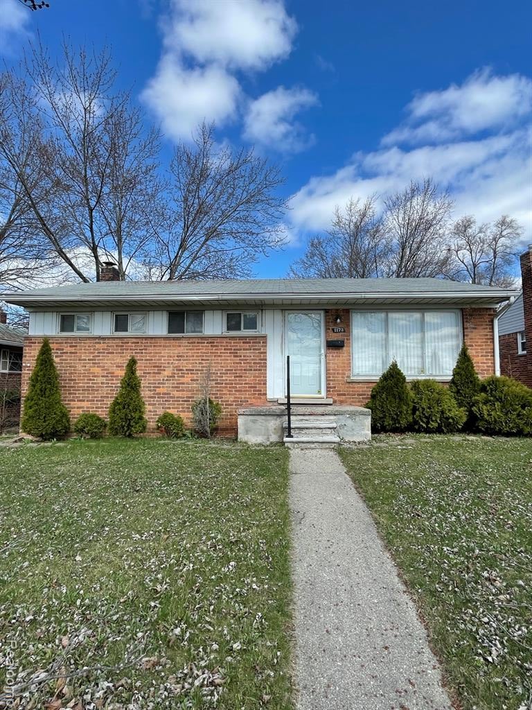 1173 Featherstone Road — photo