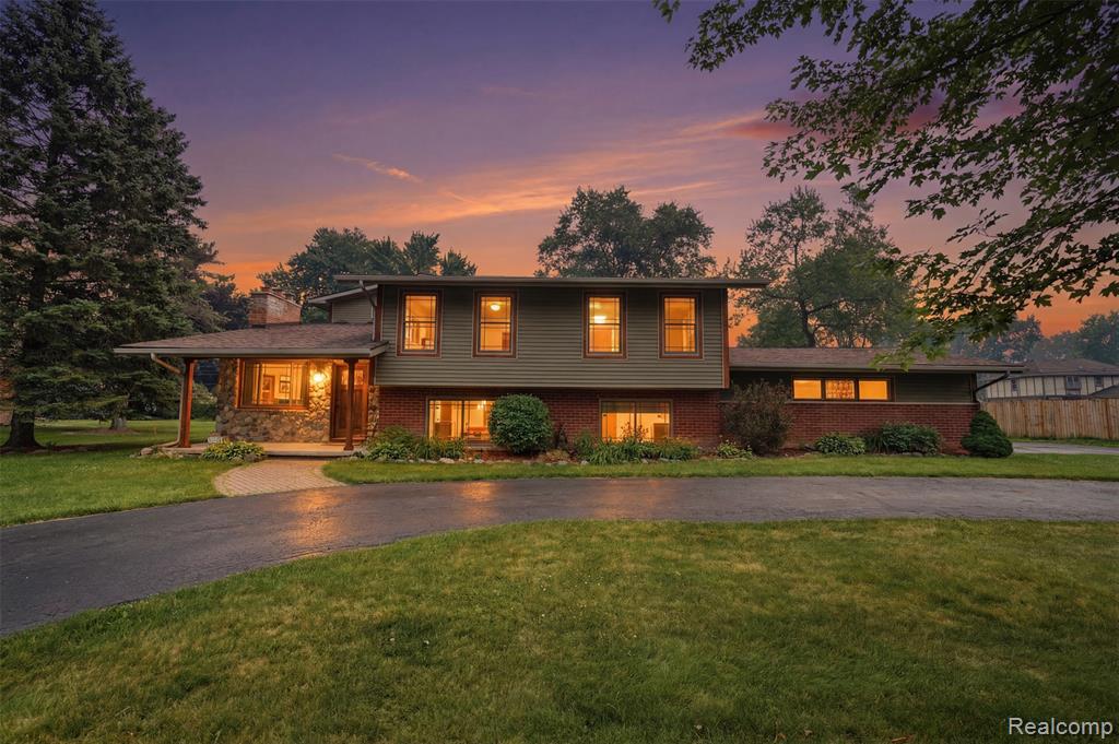 3454 Paddington Drive — photo