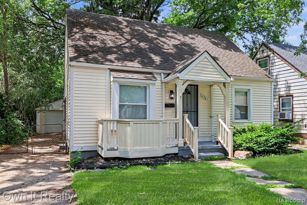 7461 Lamphere — photo