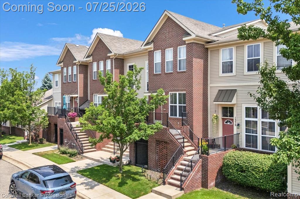 1385 Parkcrest Drive — photo