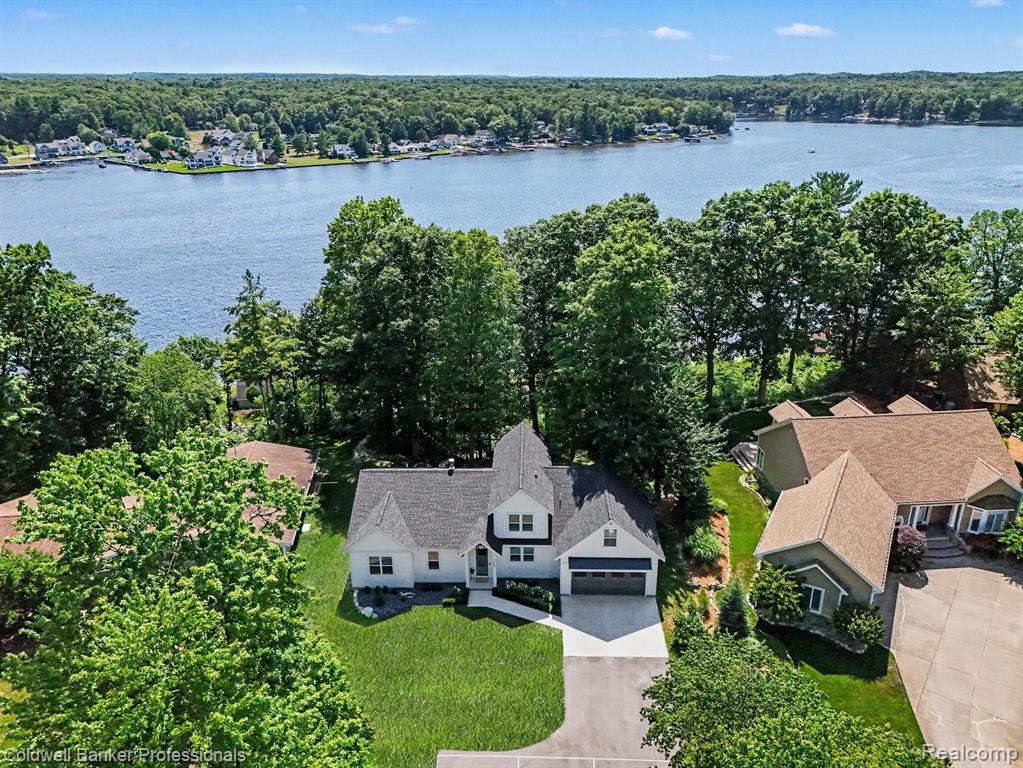 5253 W Lakeview Drive — photo