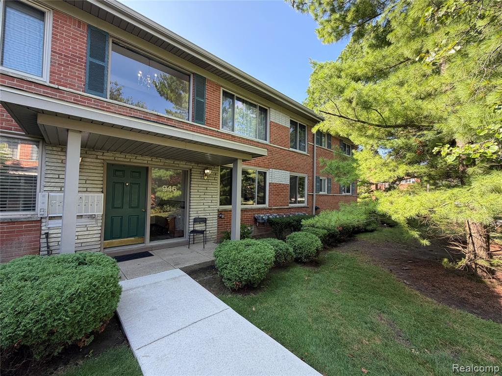 946 N Adams Road 3 — photo