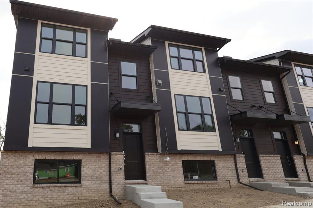 1016 Pine Tree Lane — photo
