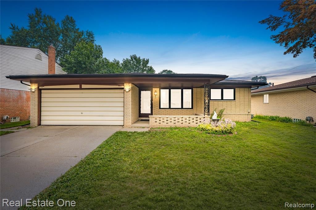 37719 Adrian Drive — photo