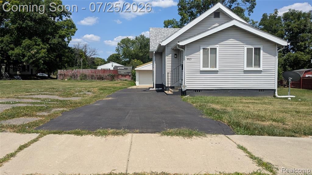 463 Raeburn Street — photo