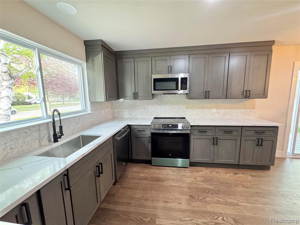 570 Hidden Ridge Drive, Troy, MI 48083 — photo 3