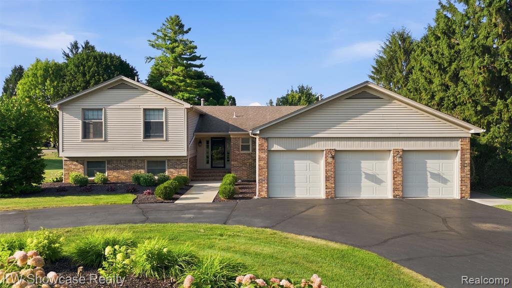 3260 Ravinewood Drive — photo