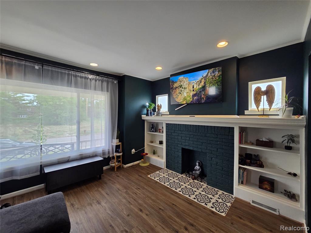4175 Beaconsfield Street — photo