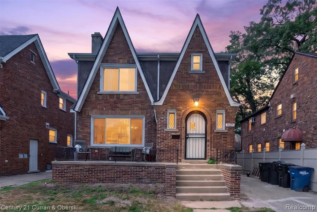 18019 Roselawn Street — photo