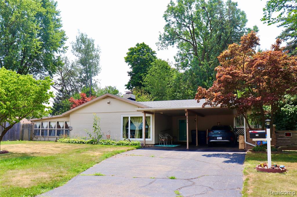 714 Country Club Lane — photo