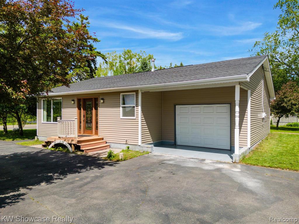 7969 Richardson Road — photo