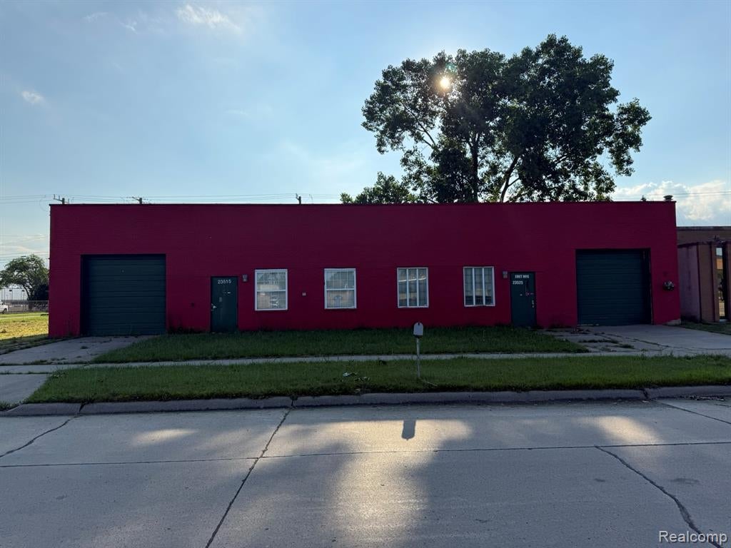 23515 Blackstone Avenue — photo