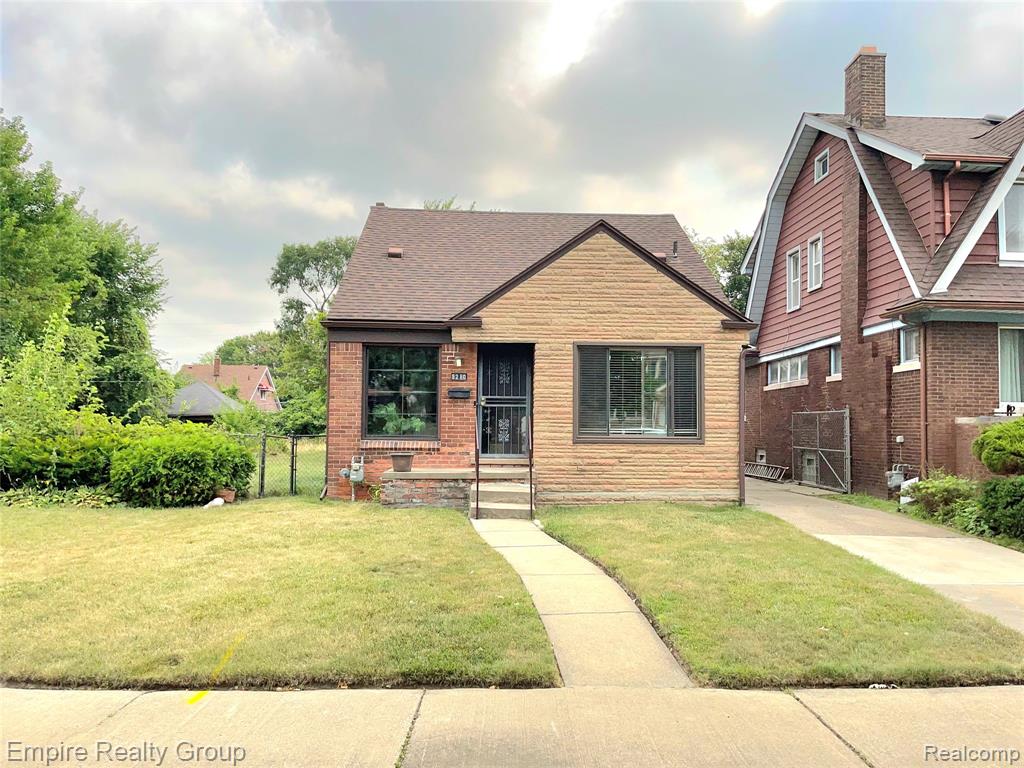 5280 Eastlawn Street — photo