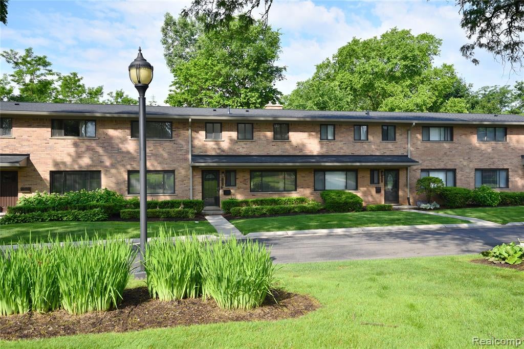 142 E Hickory Grove Road 3 — photo