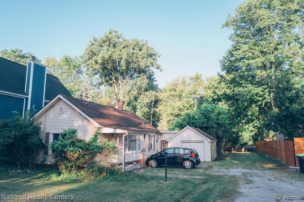 206 Bernstadt Street — photo