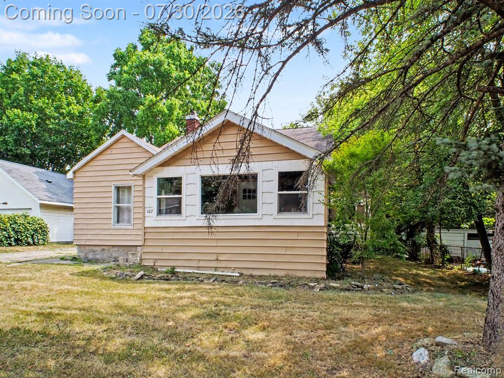 107 S Oak Street — photo