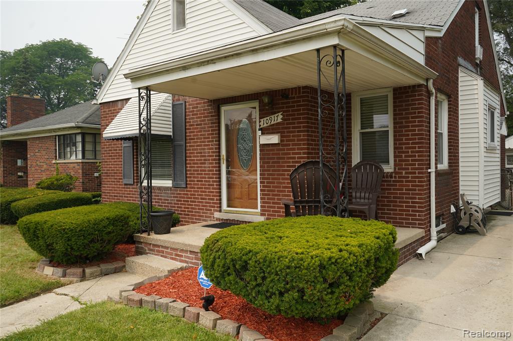 10917 Beaconsfield Street — photo