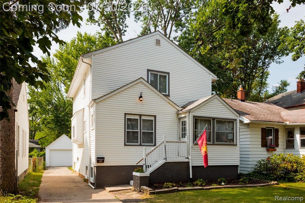 257 W Chesterfield Street — photo