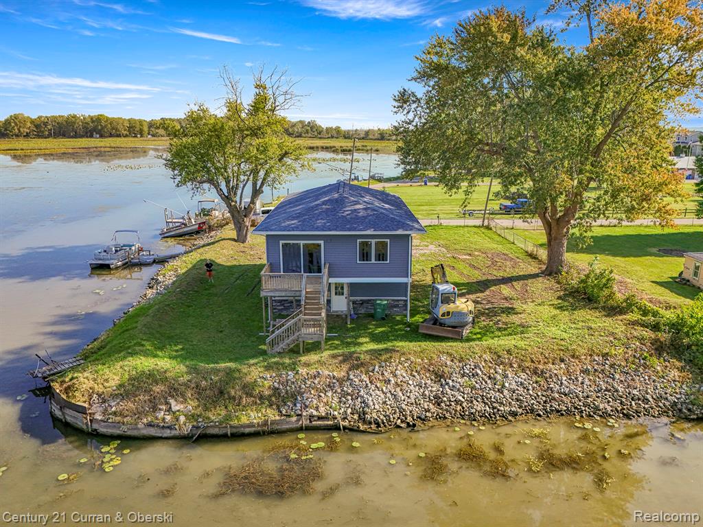 6809 Lakeshore Drive — photo