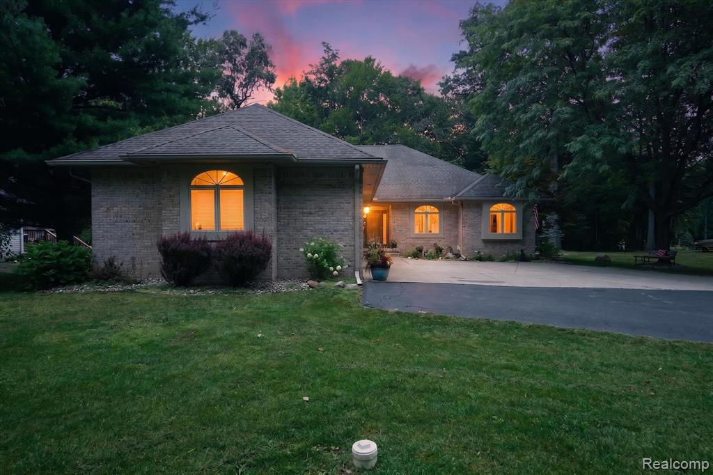 7480 Majestic Woods Drive — photo