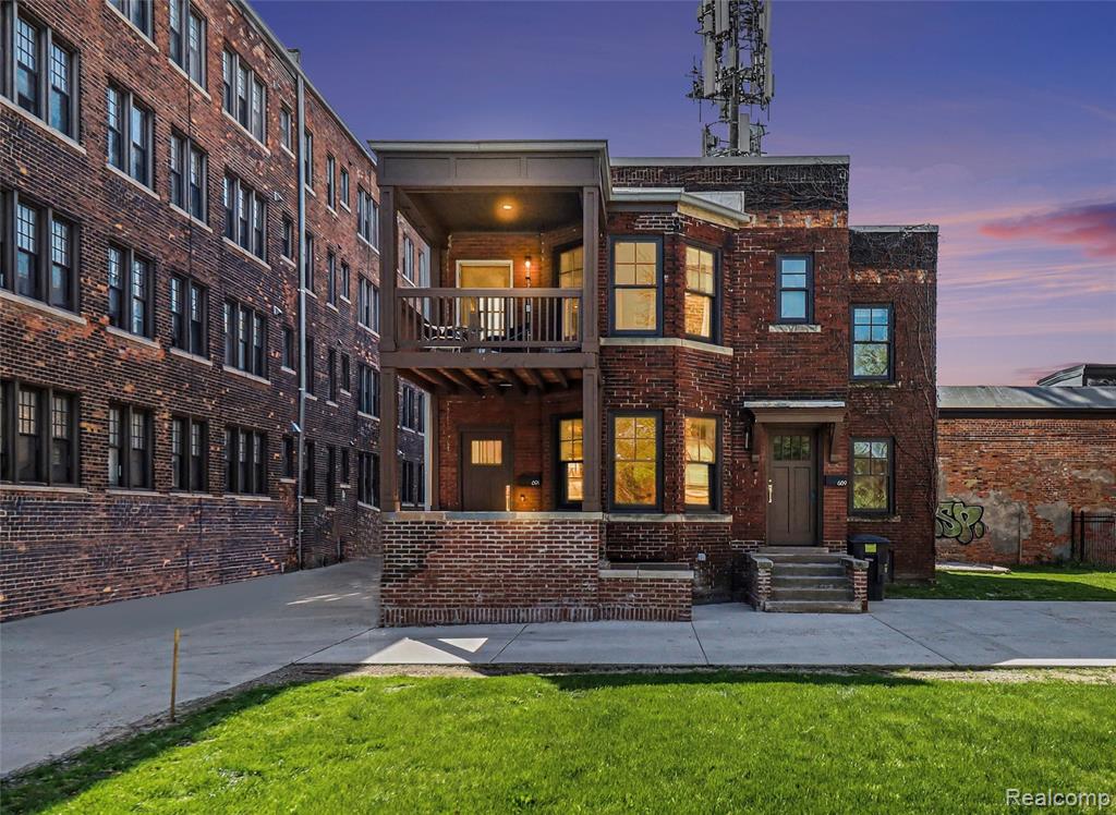 691 W Alexandrine Street — photo