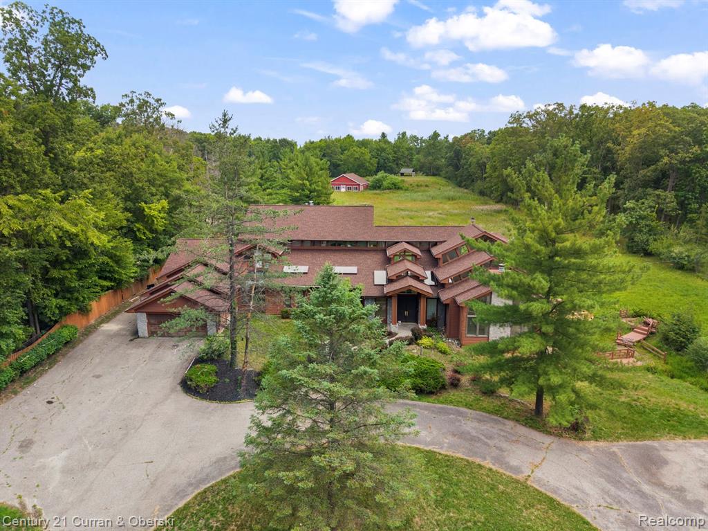 8785 Warren Road — photo