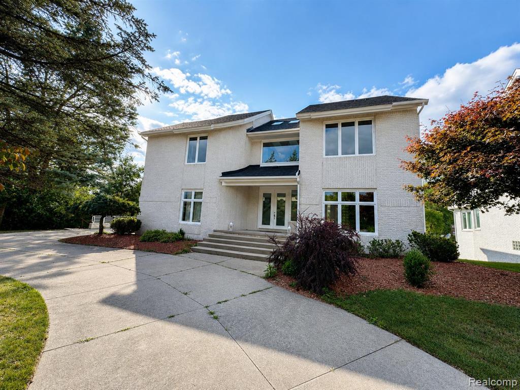 6446 Royal Pointe Drive — photo