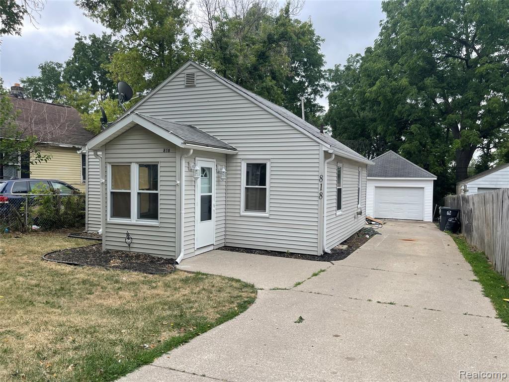 818 Cedar Street — photo