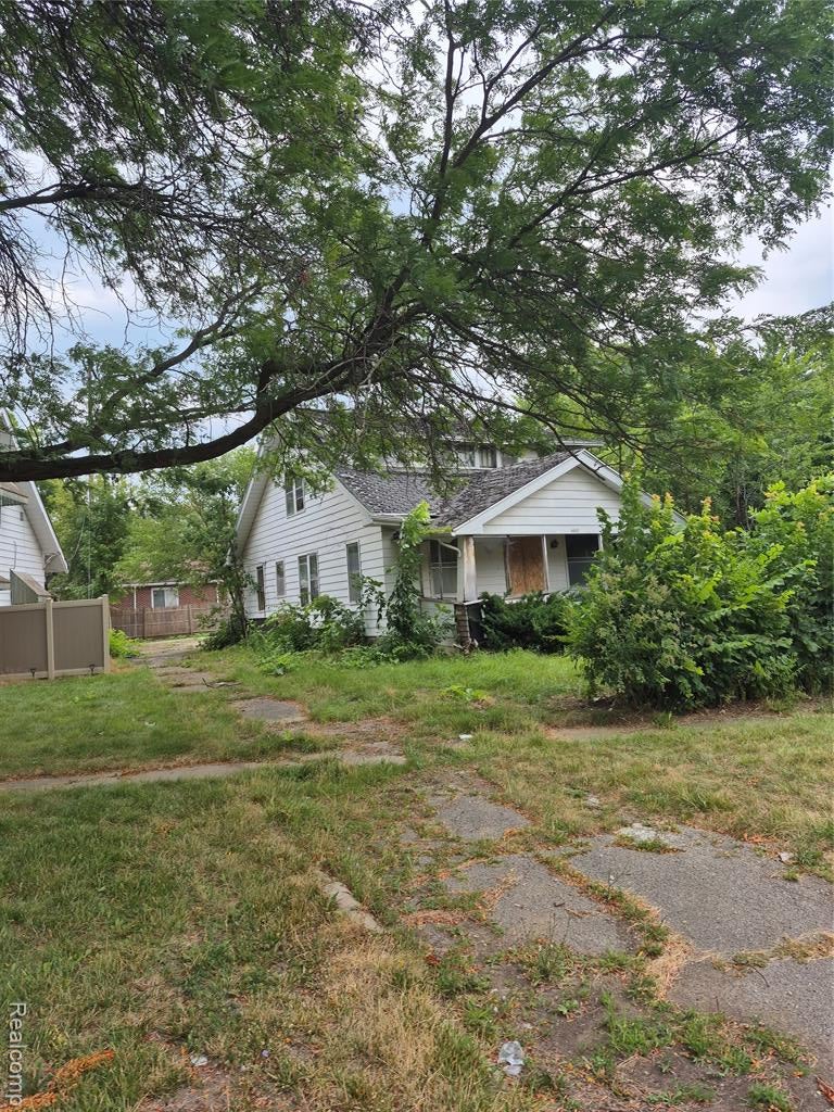 1402 Welch Boulevard — photo