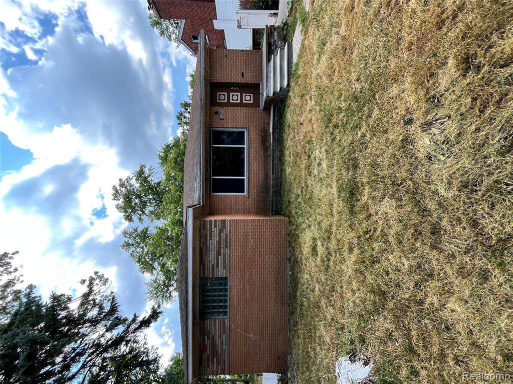 4619 Farmbrook Street — photo