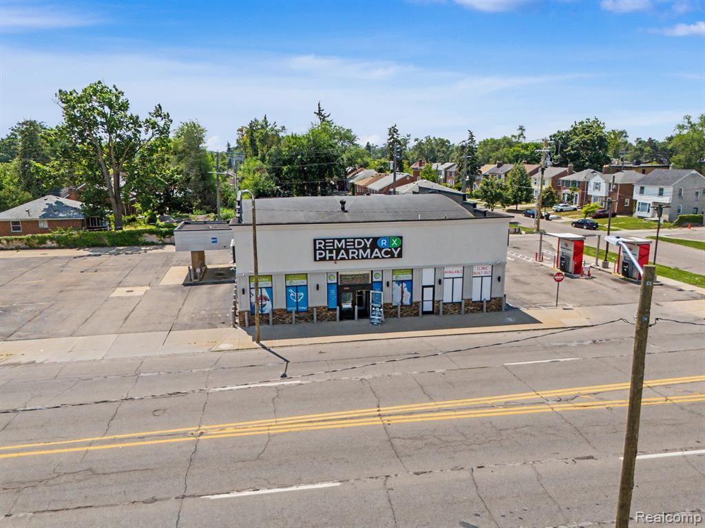 13403 W 7 Mile Road — photo