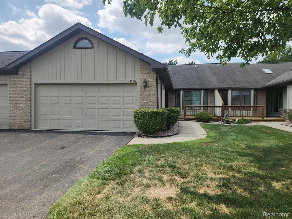 33919 Oakwood Drive — photo