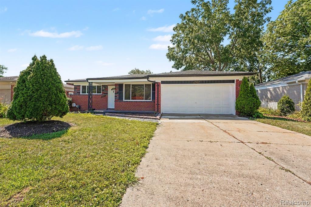 12922 E 13 Mile Road — photo