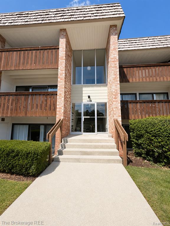 1325 S Maple Road 301 — photo