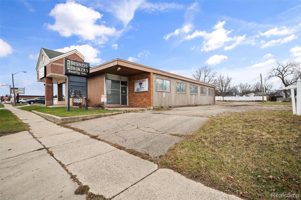 1050 W Huron Street — photo