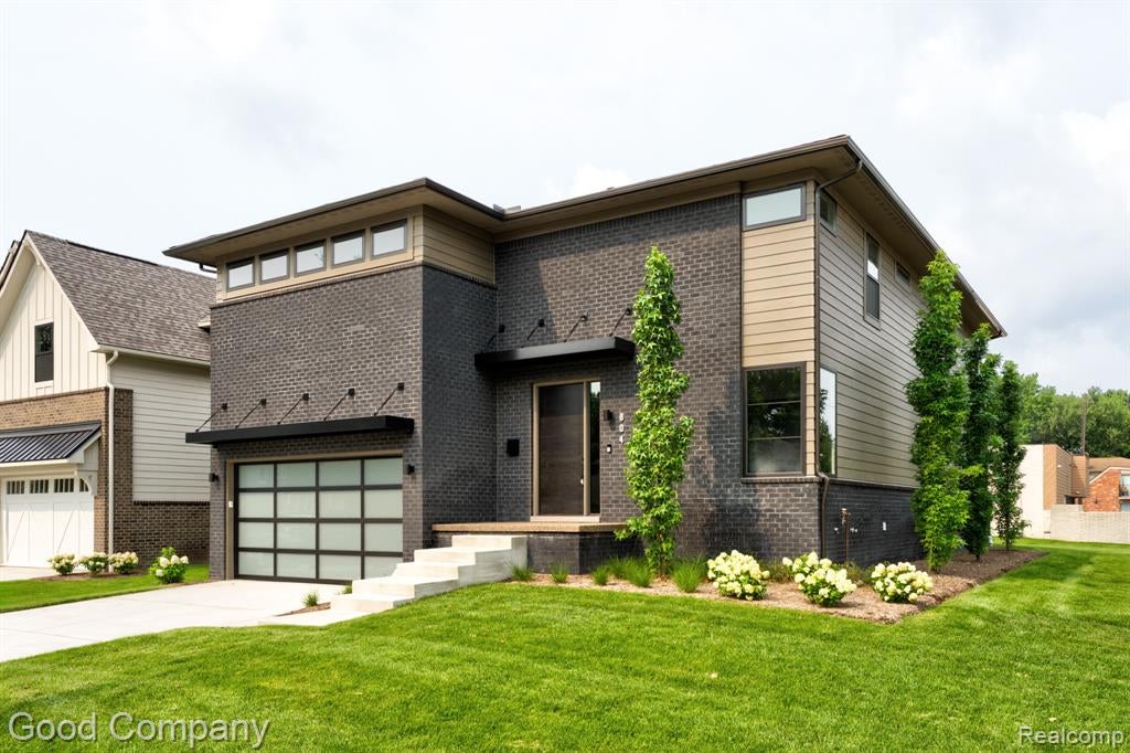 804 Irving Avenue — photo
