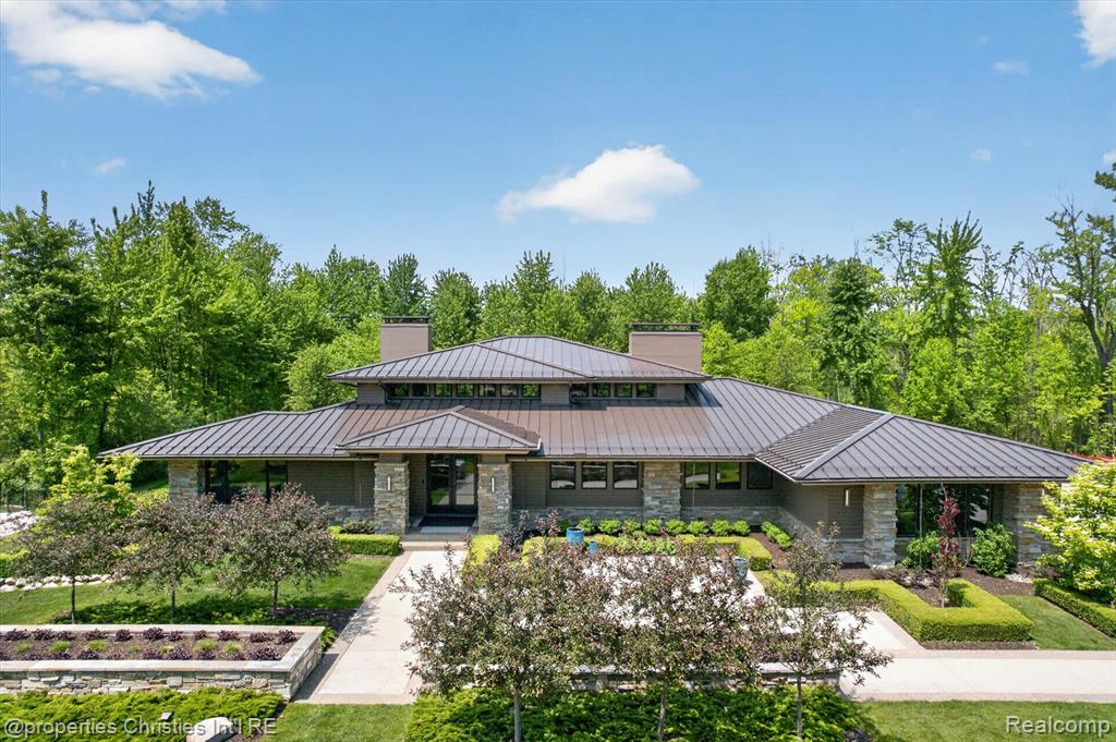 22635 Evergreen Court — photo