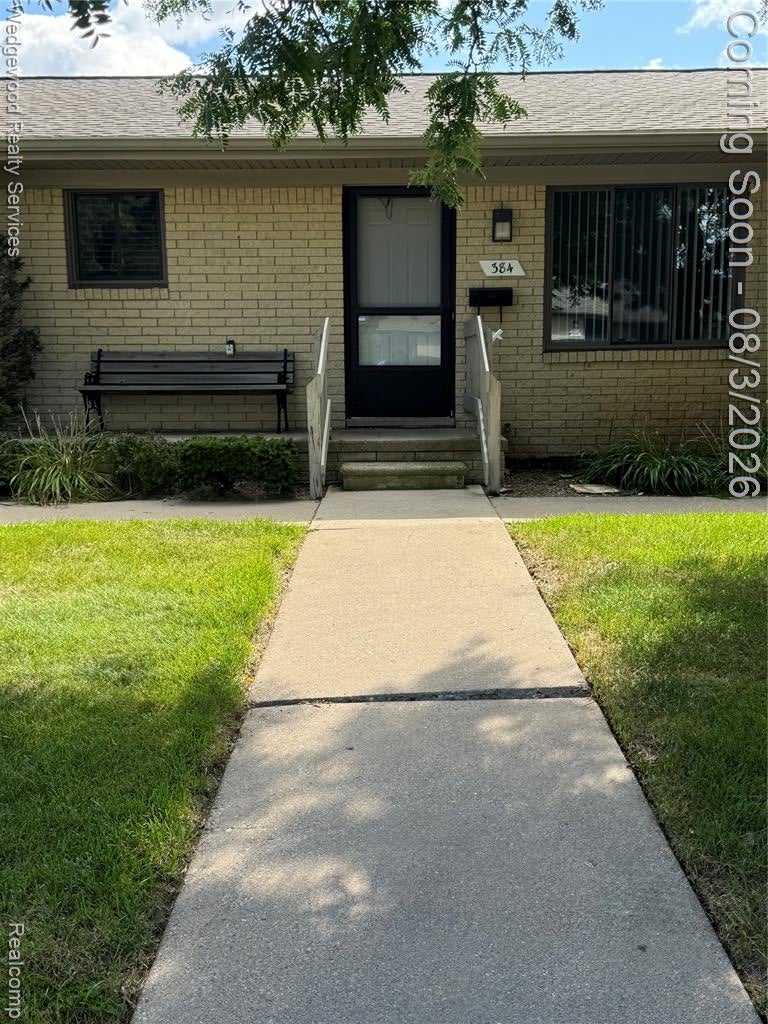 384 Hillcrest Court — photo