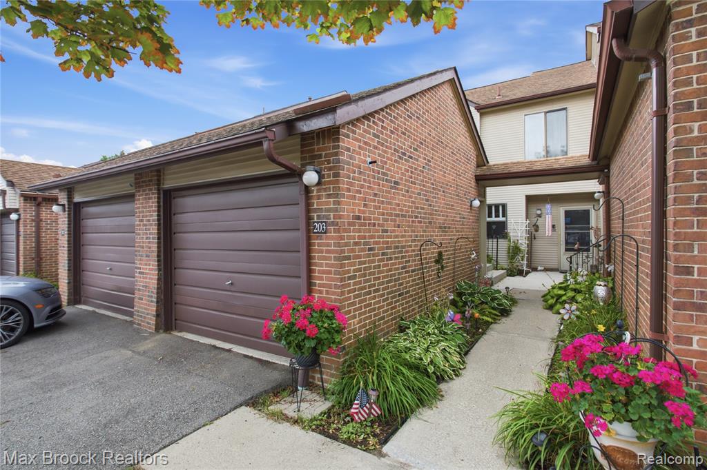 6580 Ridgefield Circle 203 — photo