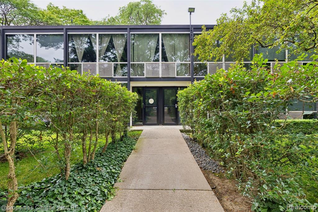 1309 Joliet Place — photo