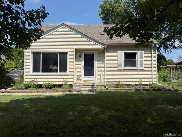 32118 Cambridge Street — photo