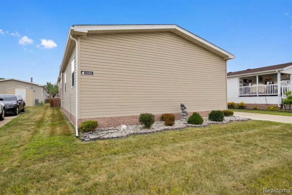 13451 Mapleview Street, Carleton, MI 48117 — photo 2