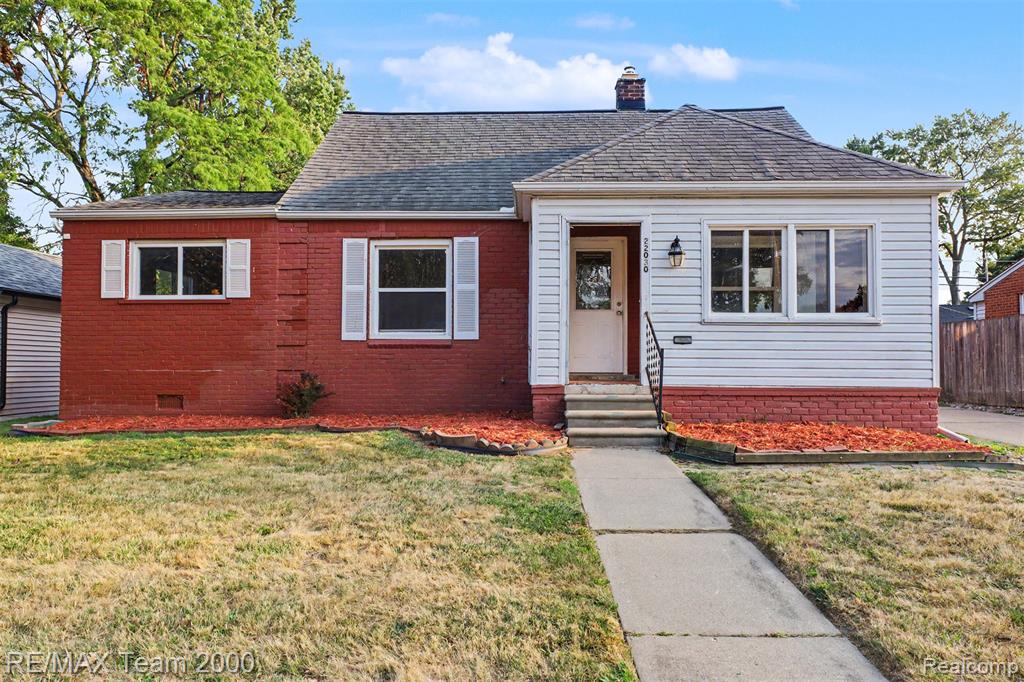 22030 Harper Lake Avenue — photo